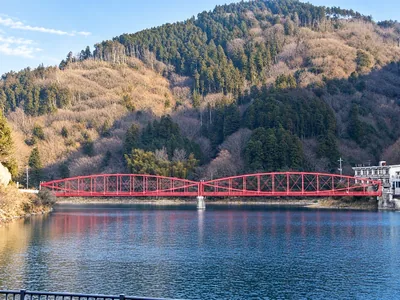 冬の色をまとった河内貯水池